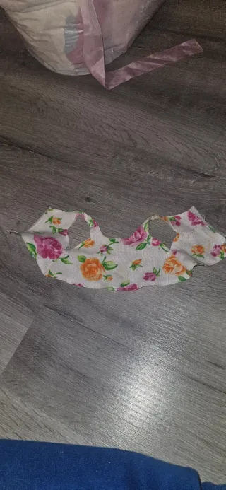 Ropa de bebe de juguete