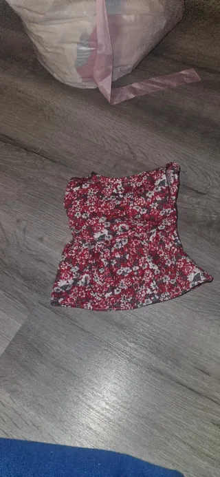 Ropa de bebe de juguete