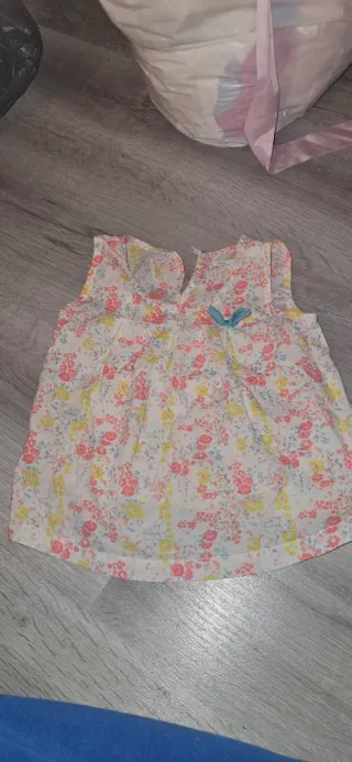 Ropa de bebe de juguete