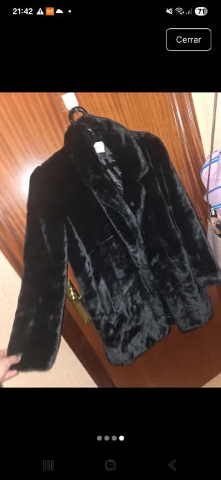 Chaqueta negra de pelo sintético