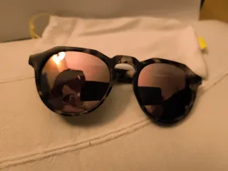 Hawkers Warwick Gafas de Sol Rosas y Grises