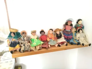 Bambole in porcellana vestite