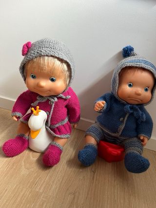 Muñecas Mila y Malo con ropa tejida