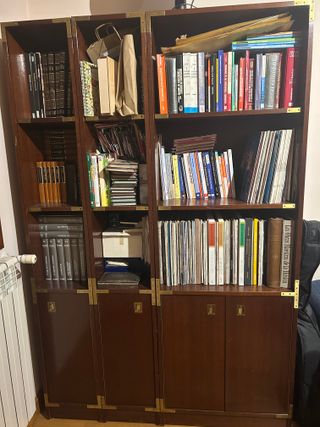 Mueble estilo barco con cajones y puertas