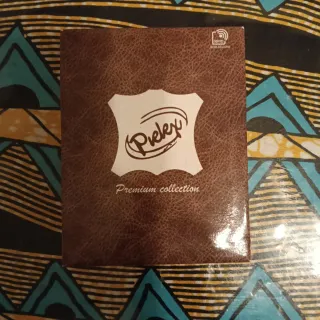 Cartera de piel marrón