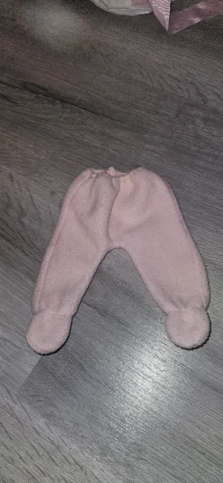 Ropa de muñeca bebé lunares rosa