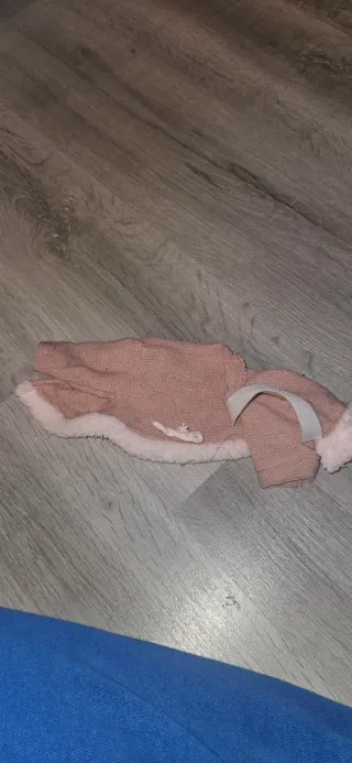 Ropa de muñeca bebé lunares rosa