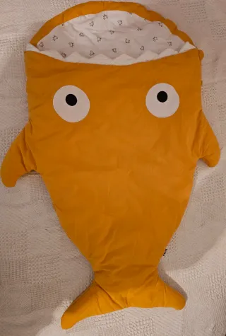 Saco Bebé Baby Bites Tiburón amarillo
