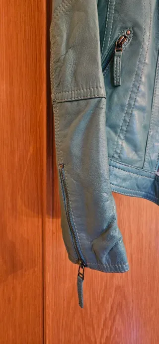 Cazadora de cuero verde azulado