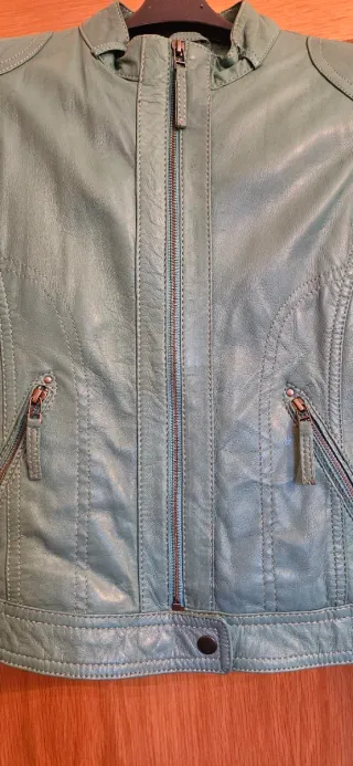 Cazadora de cuero verde azulado