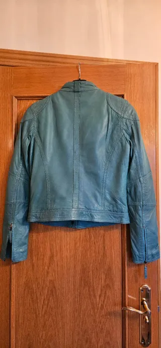 Cazadora de cuero verde azulado