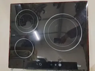 Horno y placa vitrocerámica blanca