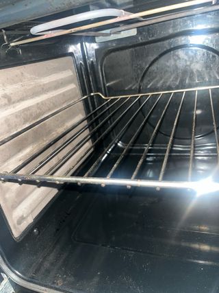 Horno y placa vitrocerámica blanca