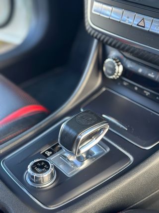 Mercedes-Benz a45 AMG