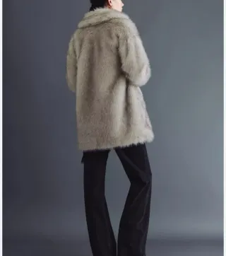 Abrigo de pelo sintético beige/gris