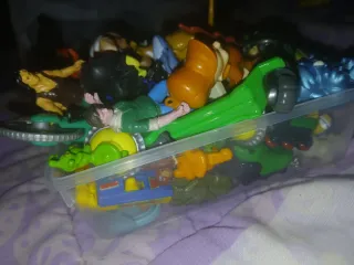 Lote Juguetes Kinder y Figuras Pequeñas
