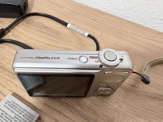 Cámara Digital Fujifilm FinePix F470 Plata