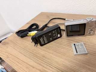 Cámara Digital Fujifilm FinePix F470 Plata