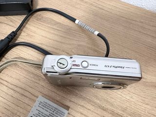 Cámara Digital Fujifilm FinePix F470 Plata