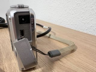 Cámara Digital Fujifilm FinePix F470 Plata