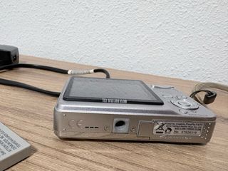 Cámara Digital Fujifilm FinePix F470 Plata