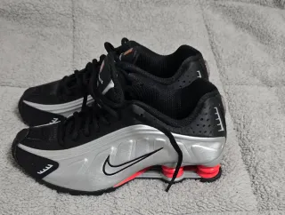 Nike Shox R4