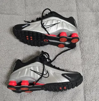 Nike Shox R4