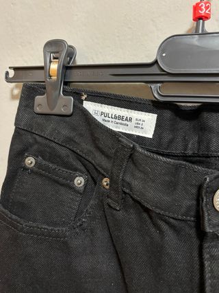 Pantalón negro slim fit talla 34