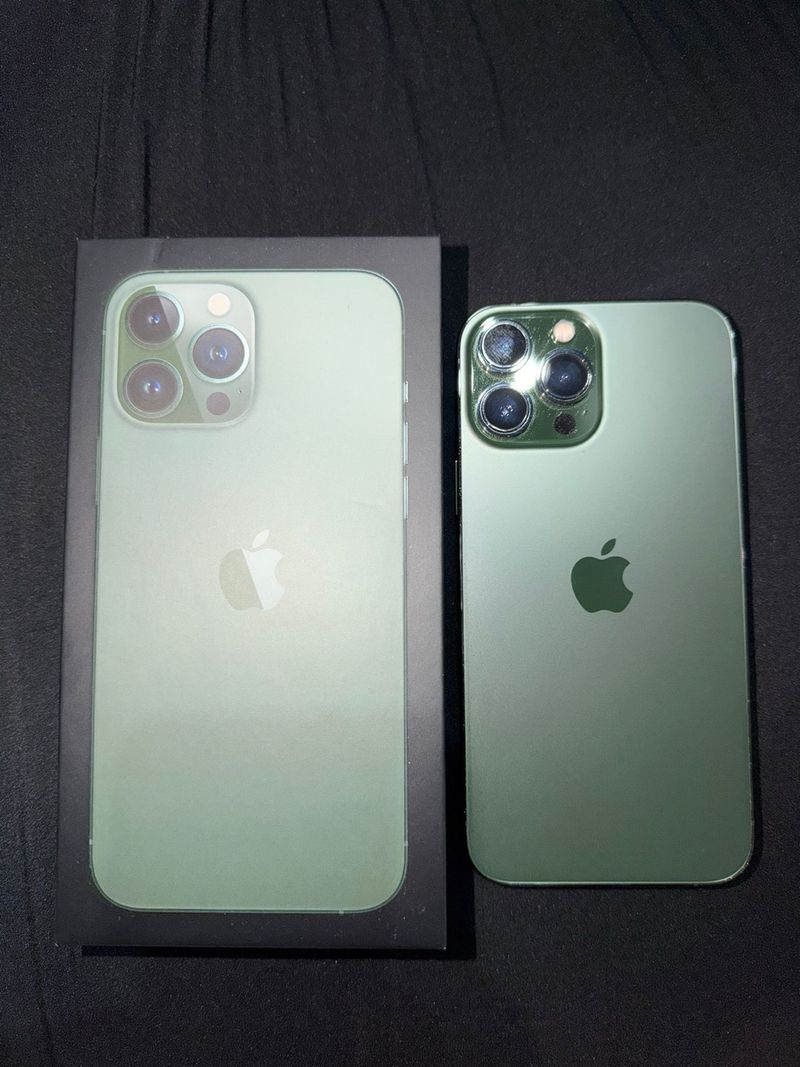 iPhone 13 Pro Max Verde + Apple Watch