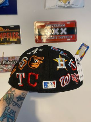 Cappello Supreme nero con patch 56,8cm