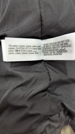 Cazadoras Bershka de pelo o cuero negras.