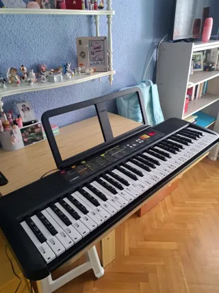 Piano Yamaha portátil