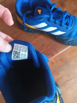 Sneakers Adidas blu e bianco per bambini