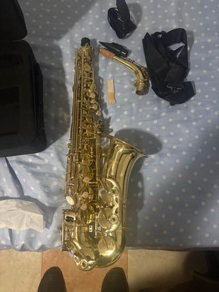 Saxofón Alto Dorado