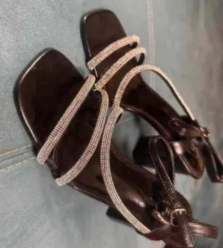 Sandalias Negras Brillantes
