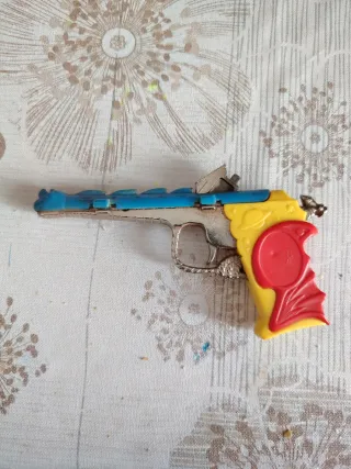 Pistola de juguete antigua