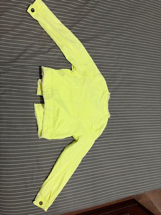 Chaqueta vaquera neón