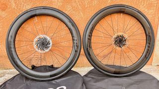 Ruedas FFWD RYOT 55 Carbono