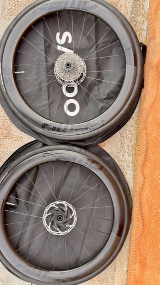 Ruedas FFWD RYOT 55 Carbono