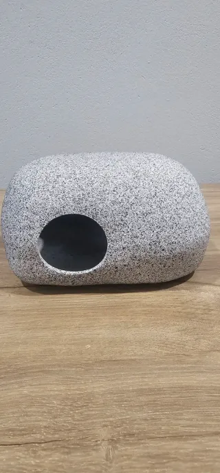 Piedra decorativa con 3 huecos