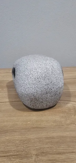 Piedra decorativa con 3 huecos