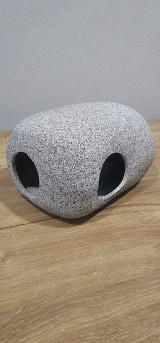 Piedra decorativa con 3 huecos