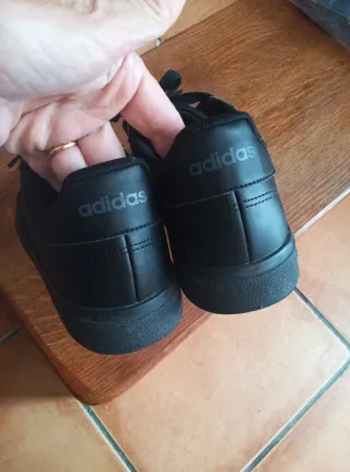 Sneakers Adidas nere per bambini