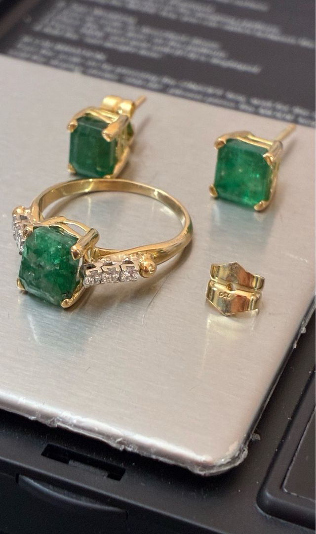 Anillo y pendientes esmeraldas 7.35 Ct