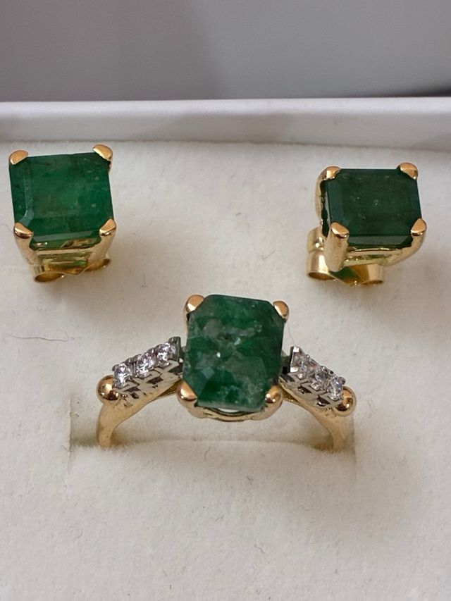 Anillo y pendientes esmeraldas 7.35 Ct