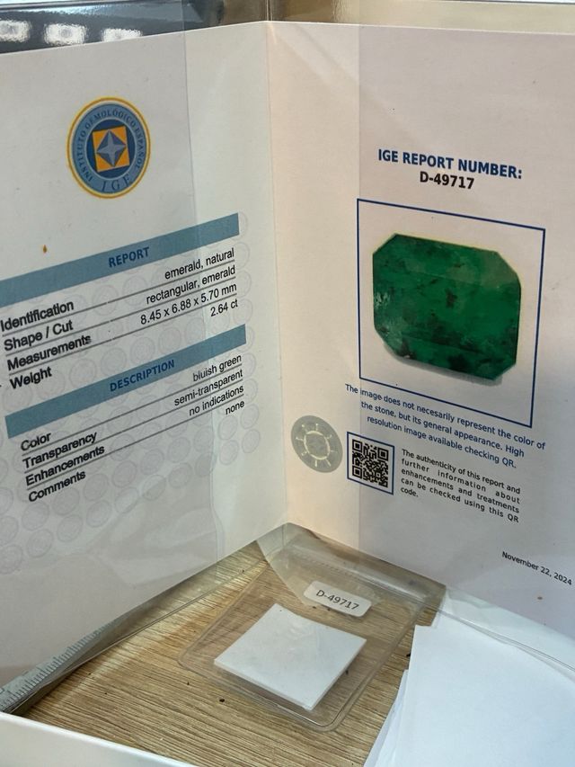 Anillo y pendientes esmeraldas 7.35 Ct