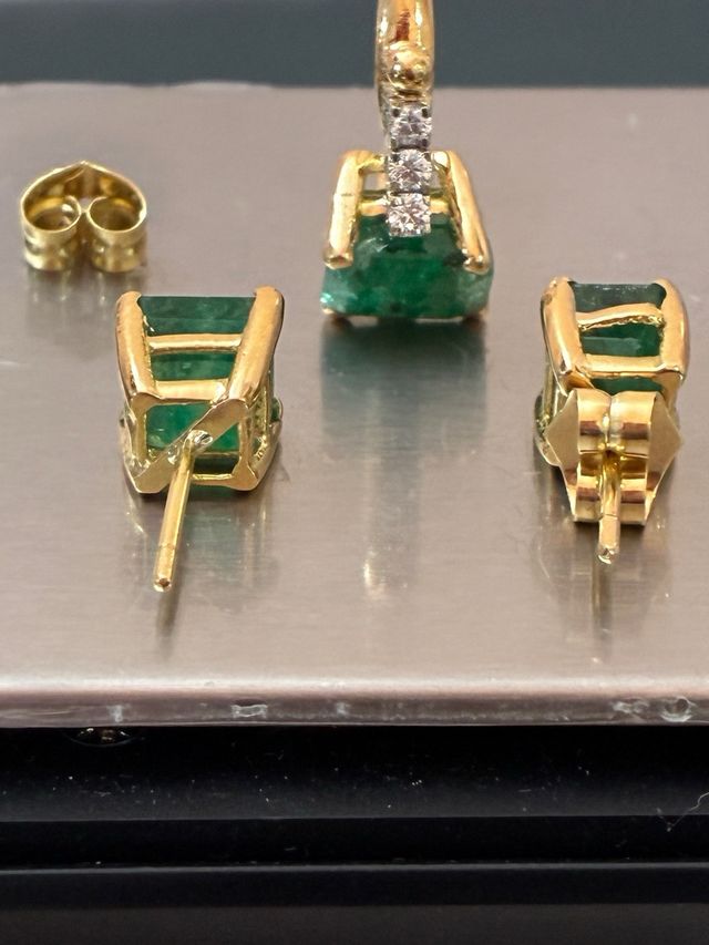 Anillo y pendientes esmeraldas 7.35 Ct