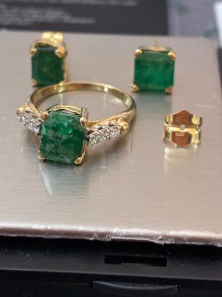Anillo y pendientes esmeraldas 7.35 Ct