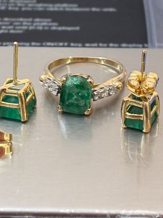 Anillo y pendientes esmeraldas 7.35 Ct