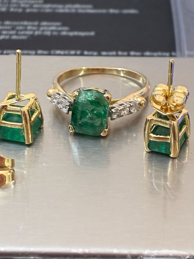 Anillo y pendientes esmeraldas 7.35 Ct